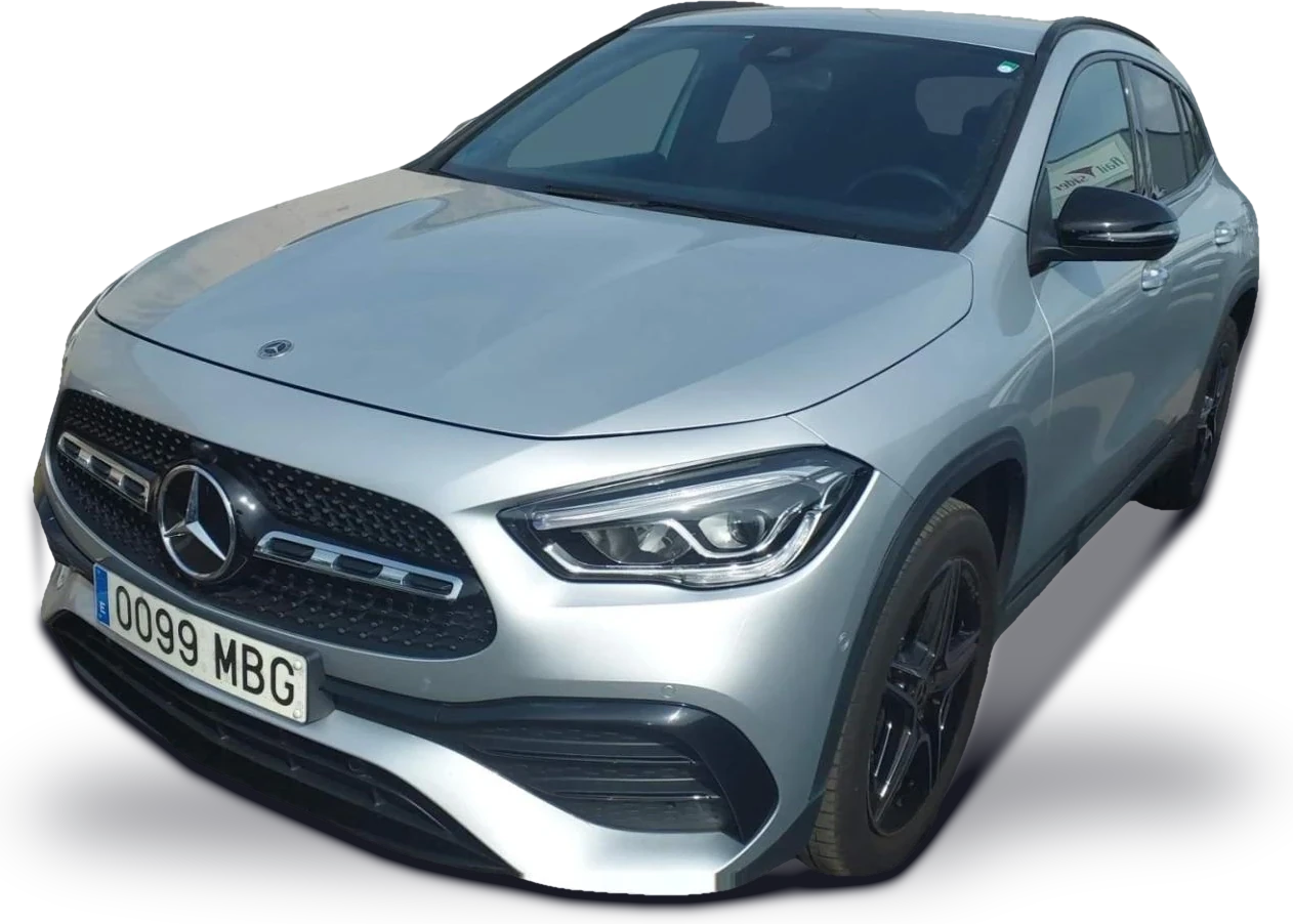 Mercedes GLA plata, foto real del stock
