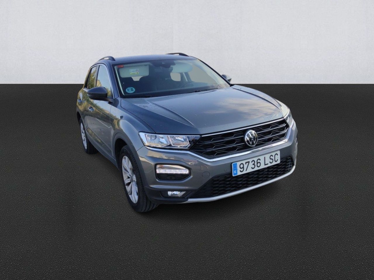 Renting VOLKSWAGEN T-ROC Advance 1.5 TSI 110kW (150CV) DSG