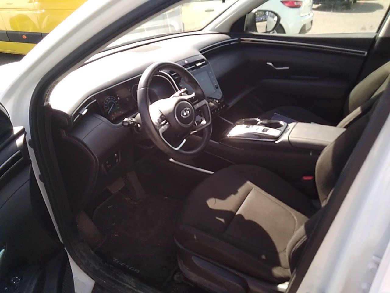 Renting HYUNDAI TUCSON 1.6 TGDI 169kW HEV Maxx Auto S/Cable Re.