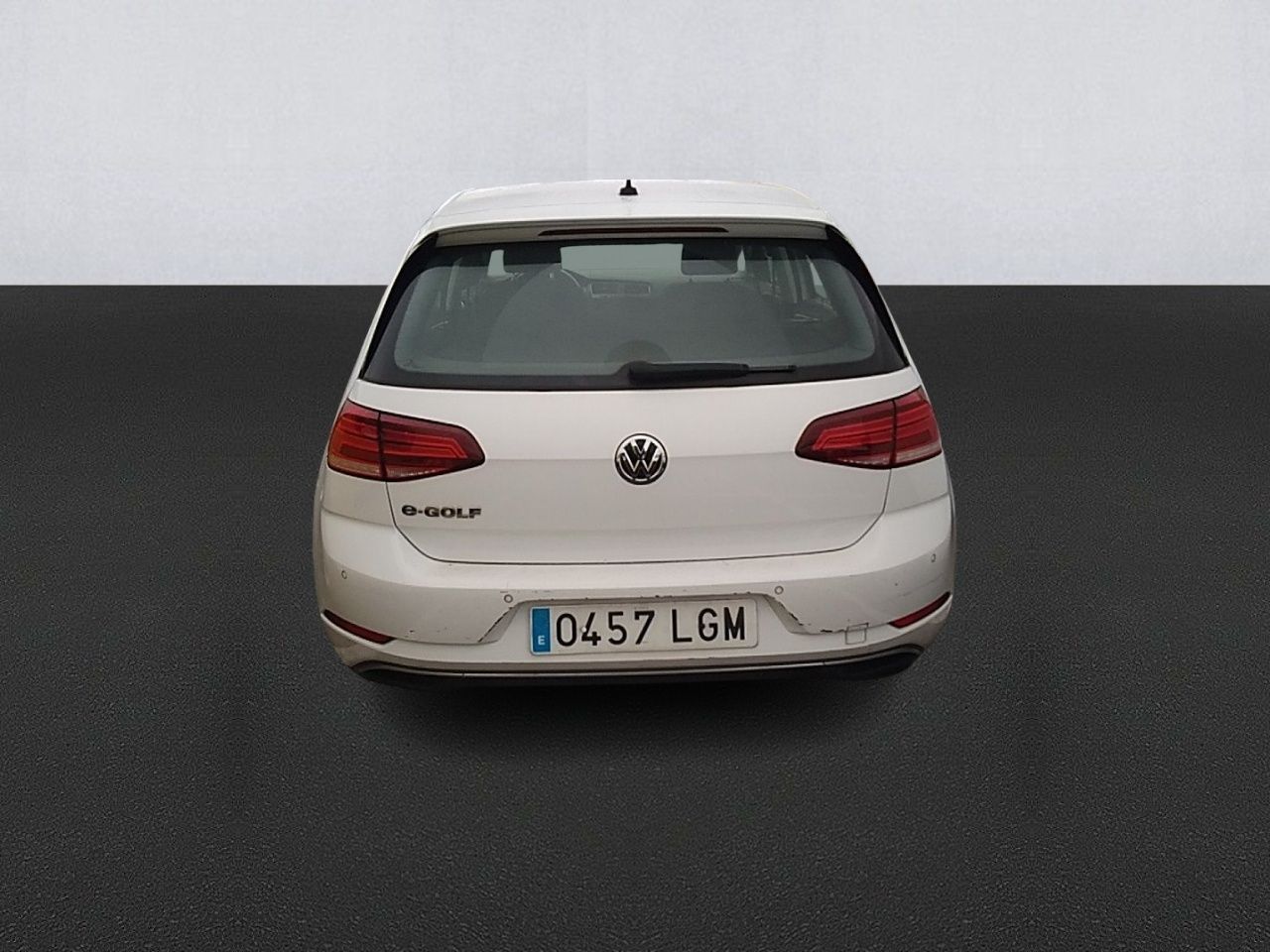 Renting VOLKSWAGEN GOLF (O) e-Golf ePower 100 kW (136CV)