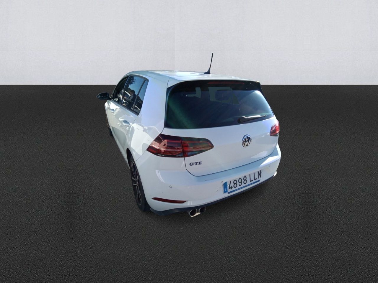 Renting VOLKSWAGEN GOLF (O) GTE 1.4 TSI e-Power 150kW (204CV) DSG