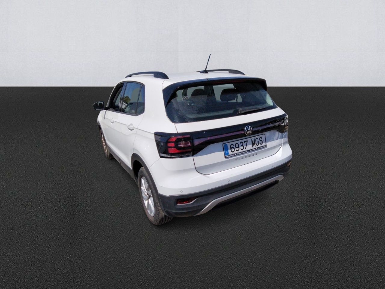 Renting VOLKSWAGEN T-CROSS Advance 1.0 TSI 70kW (95CV)