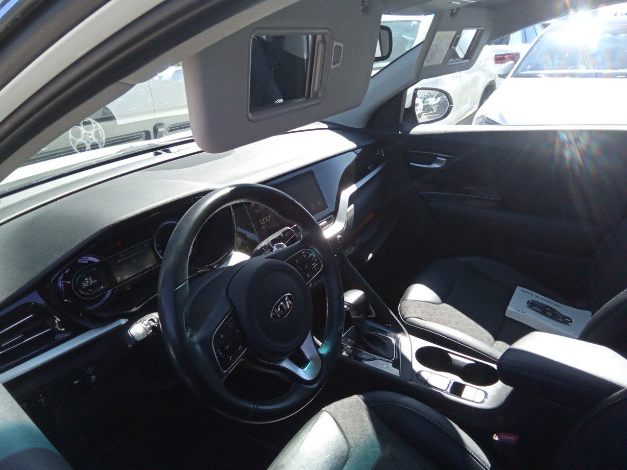 Renting KIA NIRO 1.6 GDi HEV 104kW (141CV) Drive