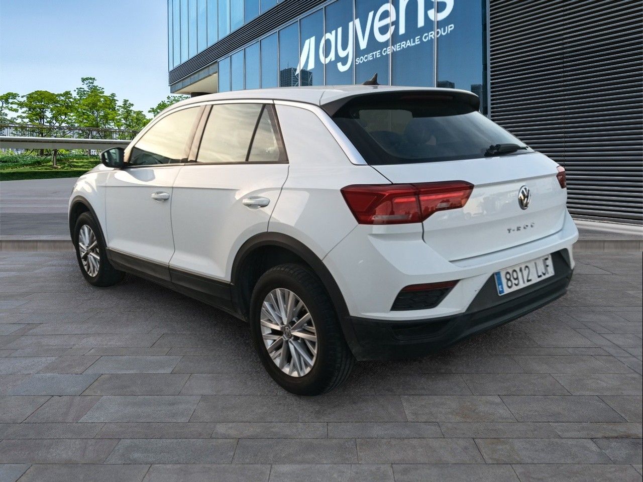Renting VOLKSWAGEN T-ROC Edition 1.6 TDI 85kW (115CV)