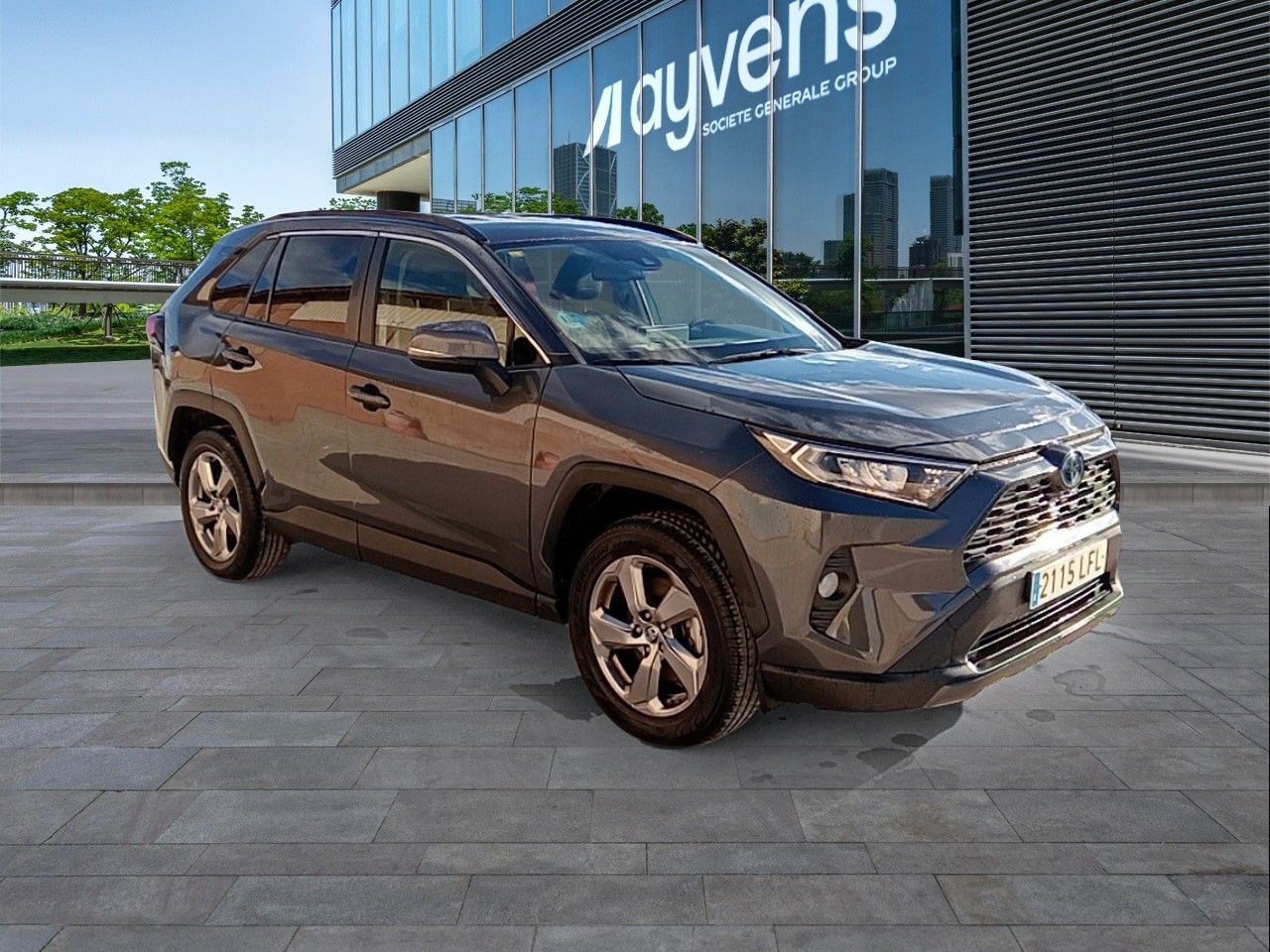 Renting TOYOTA RAV4 2.5l 220H Advance 4WD