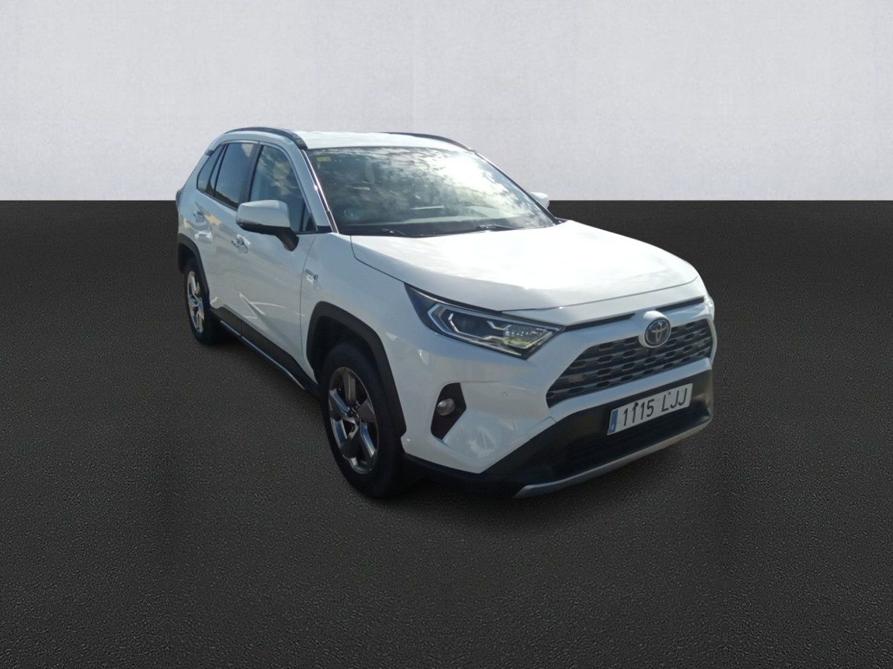 Renting TOYOTA RAV4 2.5l 220H Luxury 4WD