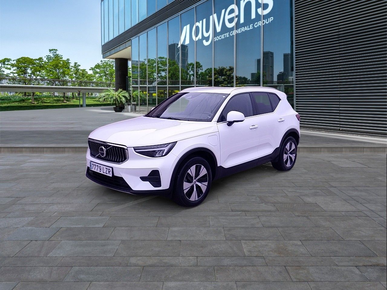Renting VOLVO XC40 1.5 T5 Recharge PHEV Plus Dark Auto