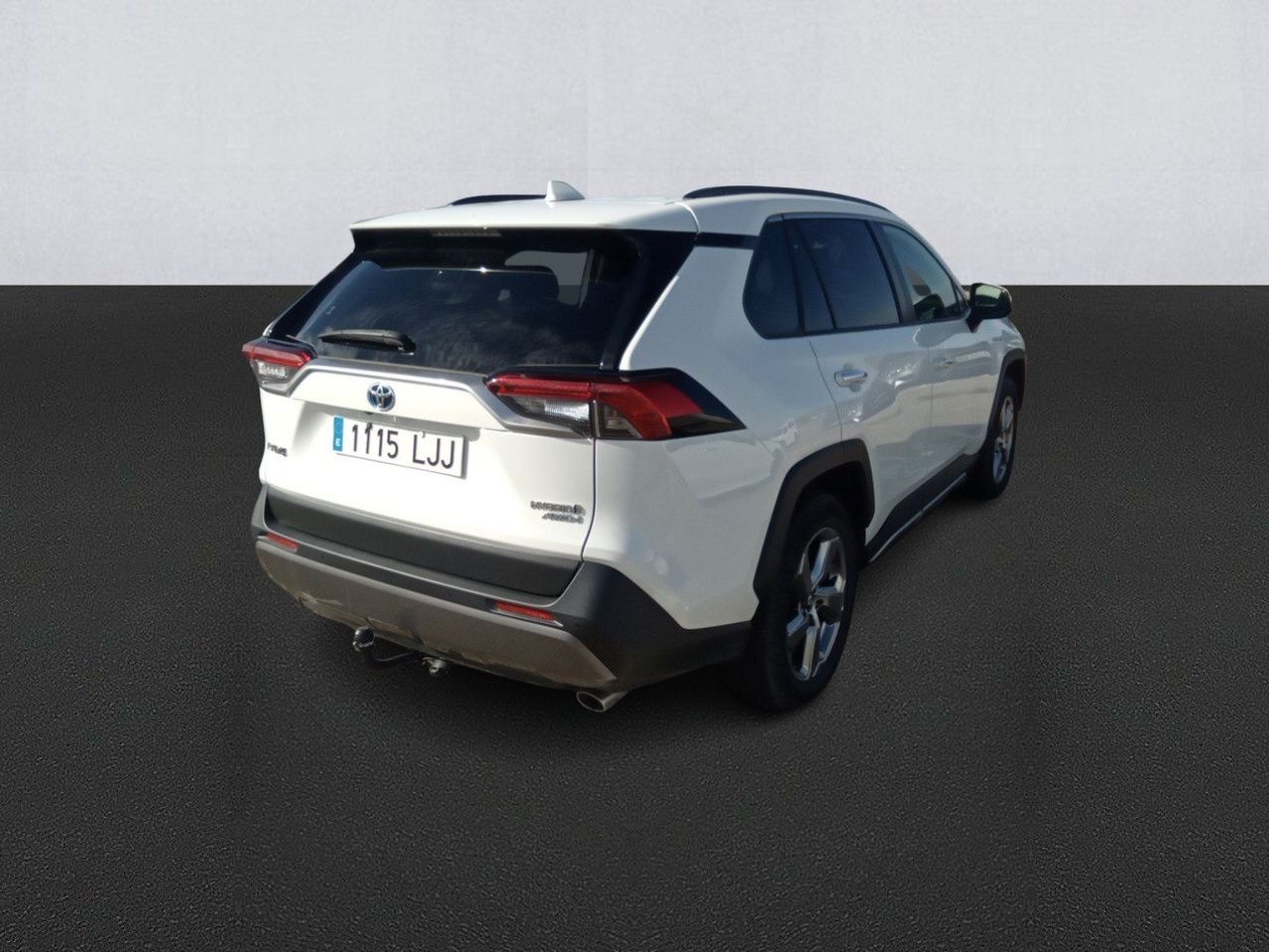 Renting TOYOTA RAV4 2.5l 220H Luxury 4WD