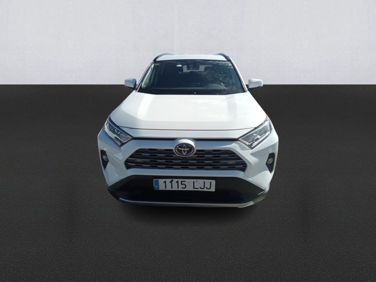 Renting TOYOTA RAV4 2.5l 220H Luxury 4WD