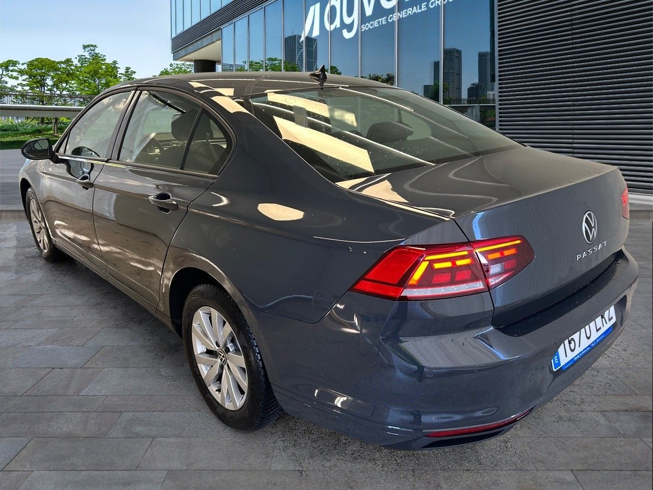 Renting VOLKSWAGEN PASSAT Business 2.0 TDI 90kW (122CV) DSG