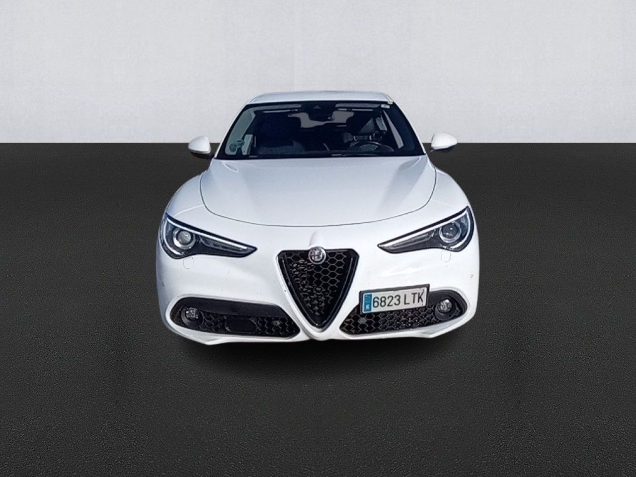 Renting ALFA ROMEO STELVIO 2.2 Diésel 140kW (190CV) Sprint RWD