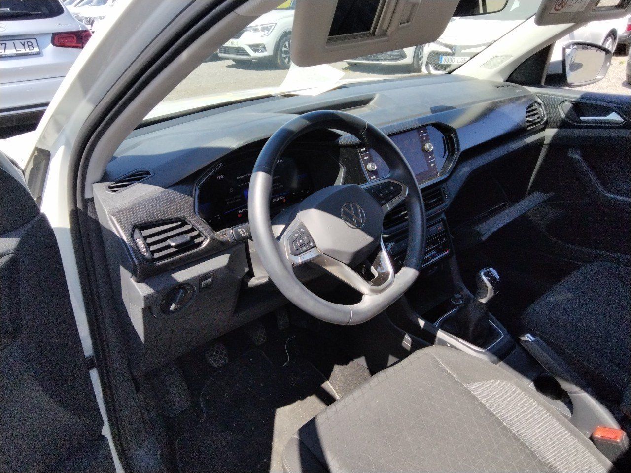 Renting VOLKSWAGEN T-CROSS Advance 1.0 TSI 70kW (95CV)