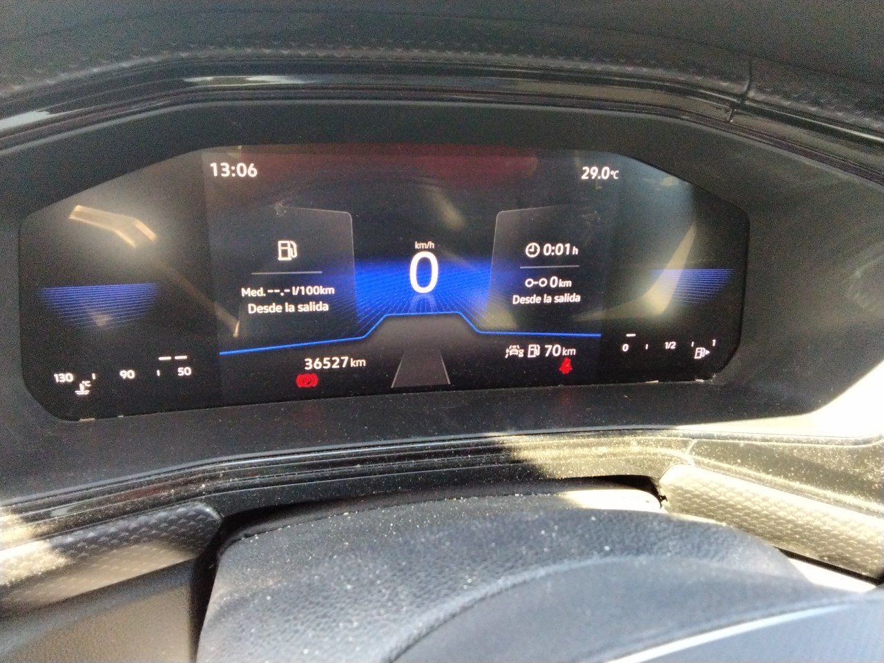 Renting VOLKSWAGEN T-CROSS Advance 1.0 TSI 70kW (95CV)
