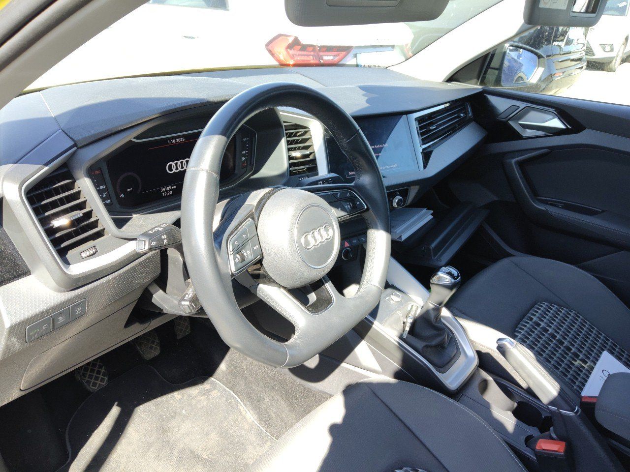 Renting AUDI A1 citycarver Adrenalin 25 TFSI 70kW (95CV)