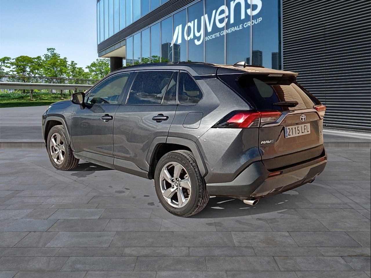 Renting TOYOTA RAV4 2.5l 220H Advance 4WD