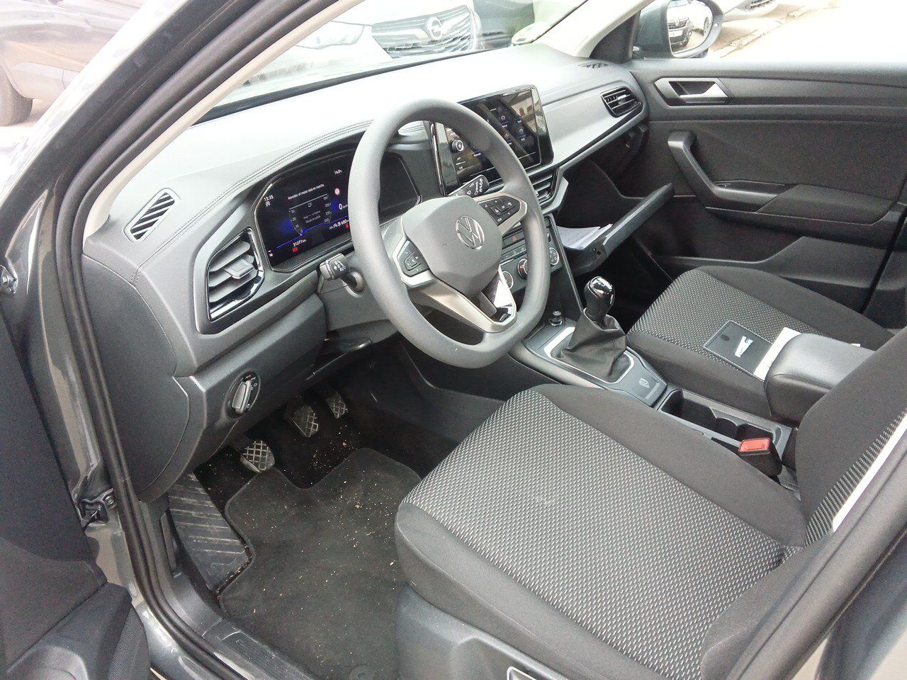 Renting VOLKSWAGEN T-ROC T-Roc 2.0 TDI 85kW (115CV)