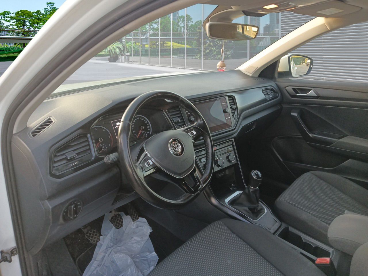 Renting VOLKSWAGEN T-ROC Edition 1.6 TDI 85kW (115CV)