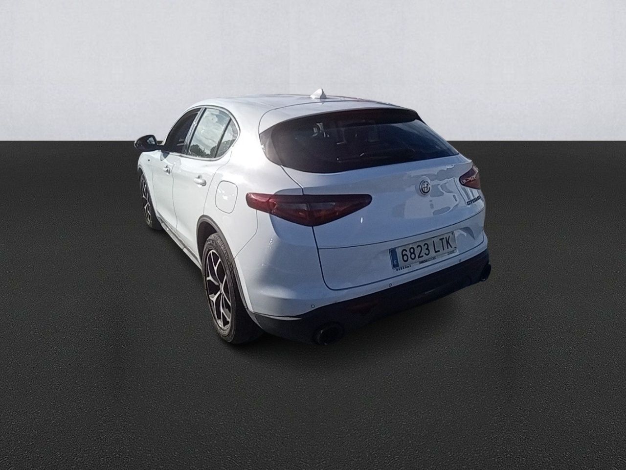 Renting ALFA ROMEO STELVIO 2.2 Diésel 140kW (190CV) Sprint RWD