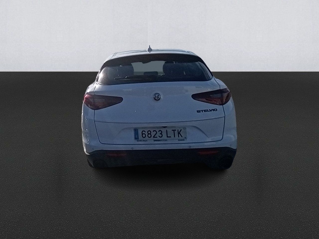 Renting ALFA ROMEO STELVIO 2.2 Diésel 140kW (190CV) Sprint RWD