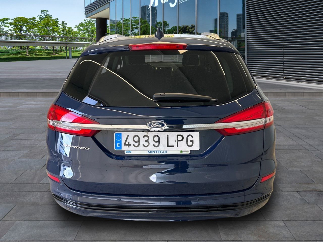 Renting FORD MONDEO 2.0 TDCi 110kW Titanium PowShift SB