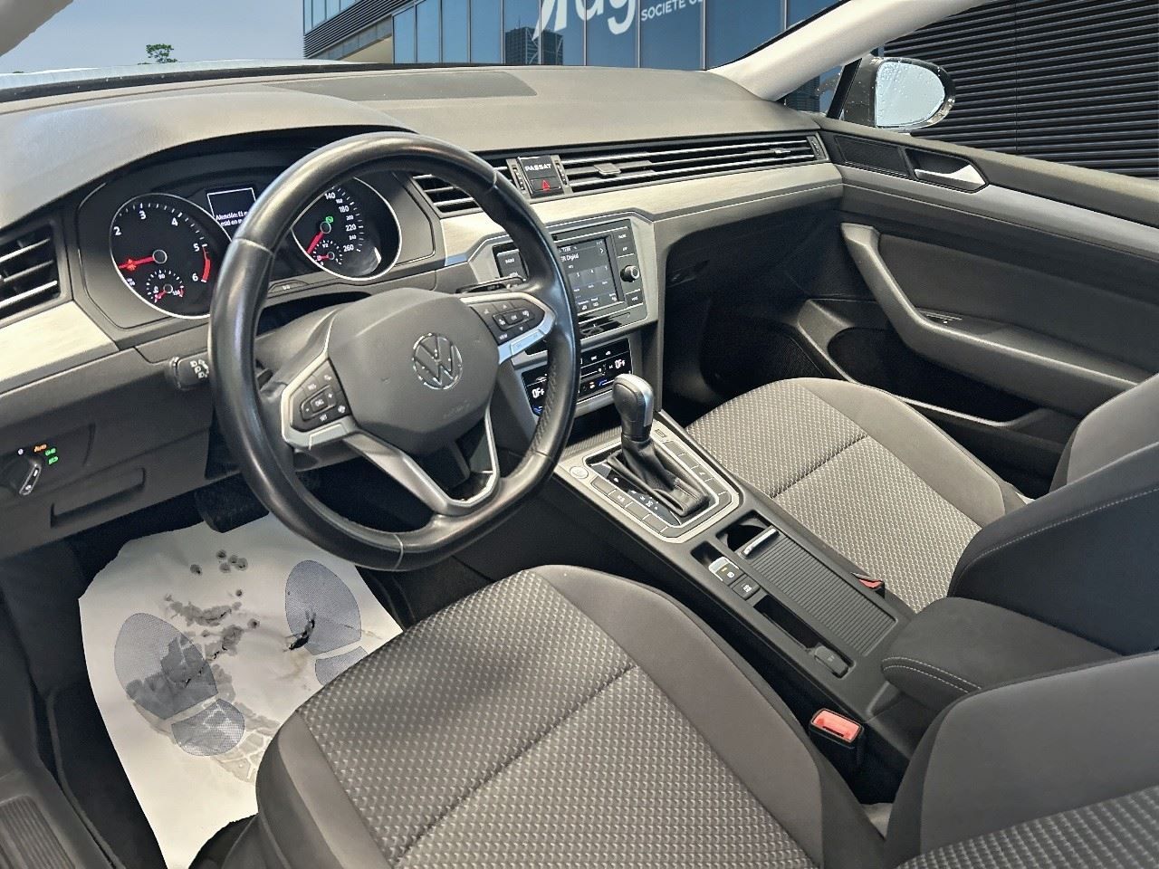 Renting VOLKSWAGEN PASSAT Business 2.0 TDI 90kW (122CV) DSG