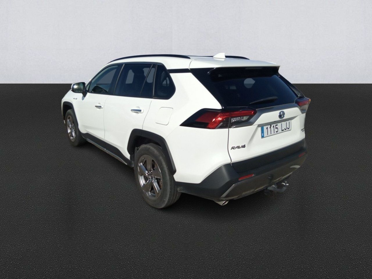 Renting TOYOTA RAV4 2.5l 220H Luxury 4WD