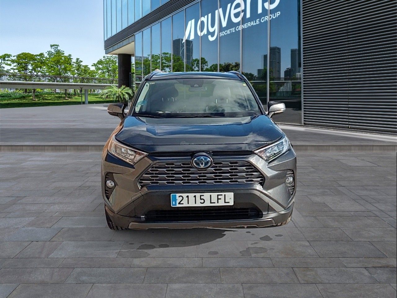 Renting TOYOTA RAV4 2.5l 220H Advance 4WD