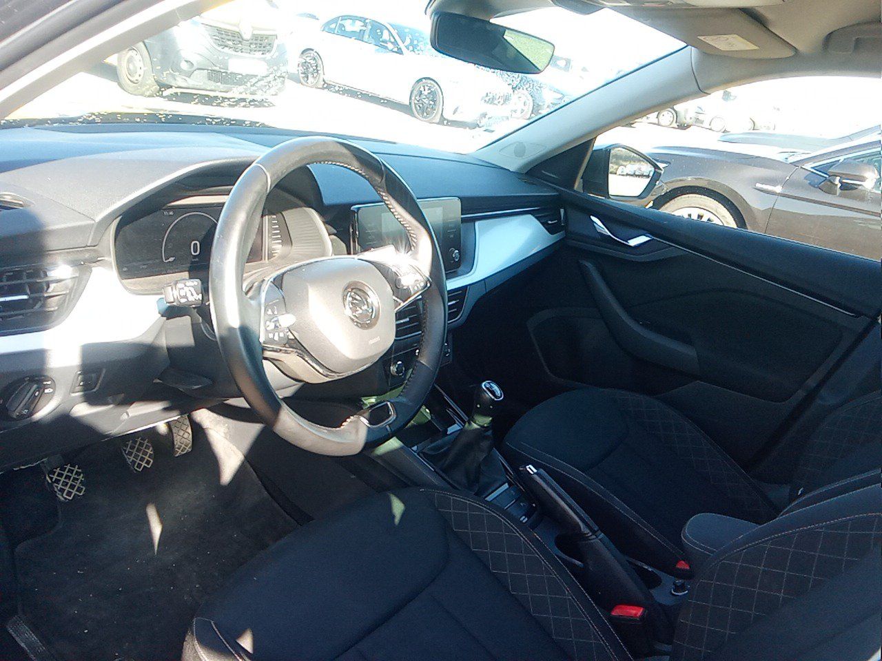 Renting SKODA KAMIQ 1.0 TSI 81kW (110CV) Emotion