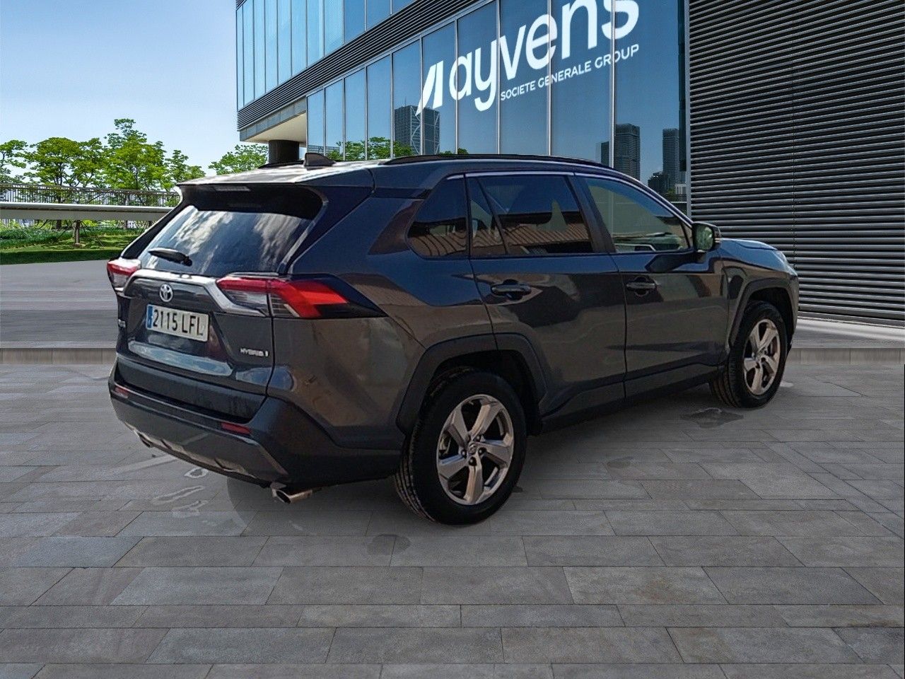 Renting TOYOTA RAV4 2.5l 220H Advance 4WD