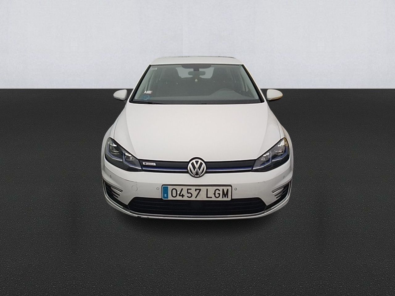 Renting VOLKSWAGEN GOLF (O) e-Golf ePower 100 kW (136CV)