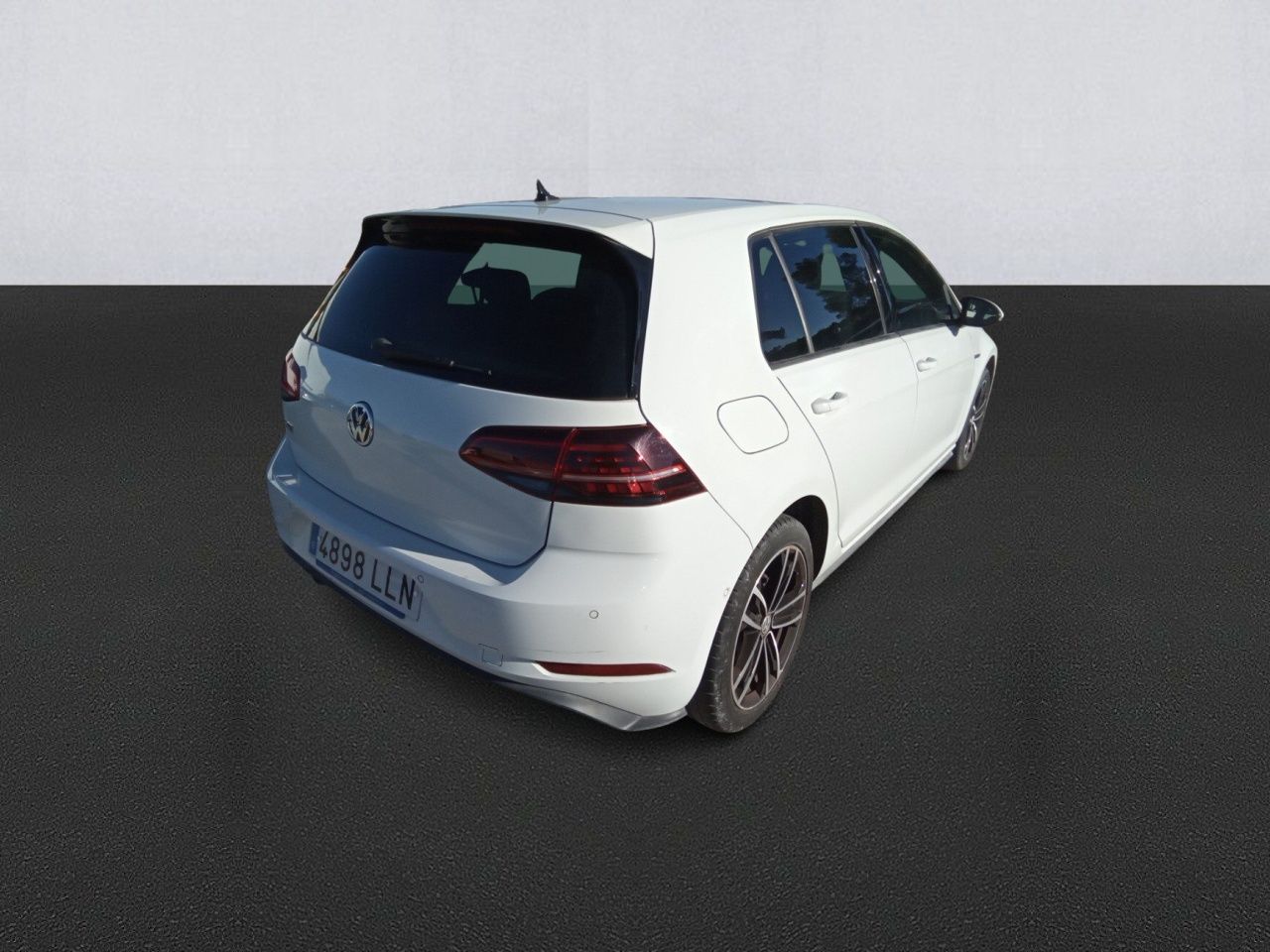 Renting VOLKSWAGEN GOLF (O) GTE 1.4 TSI e-Power 150kW (204CV) DSG