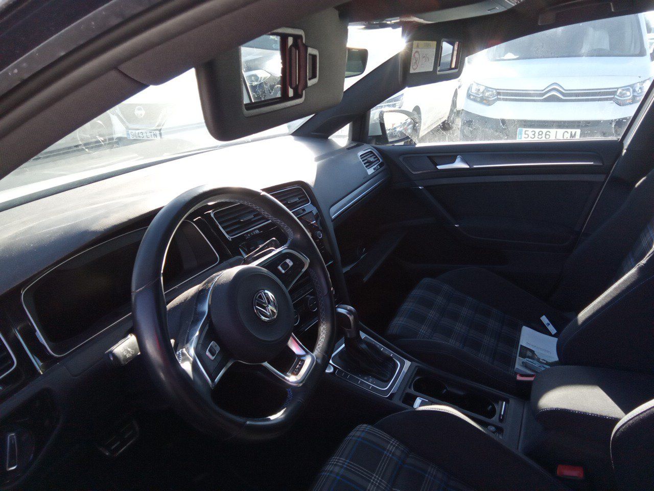 Renting VOLKSWAGEN GOLF (O) GTE 1.4 TSI e-Power 150kW (204CV) DSG