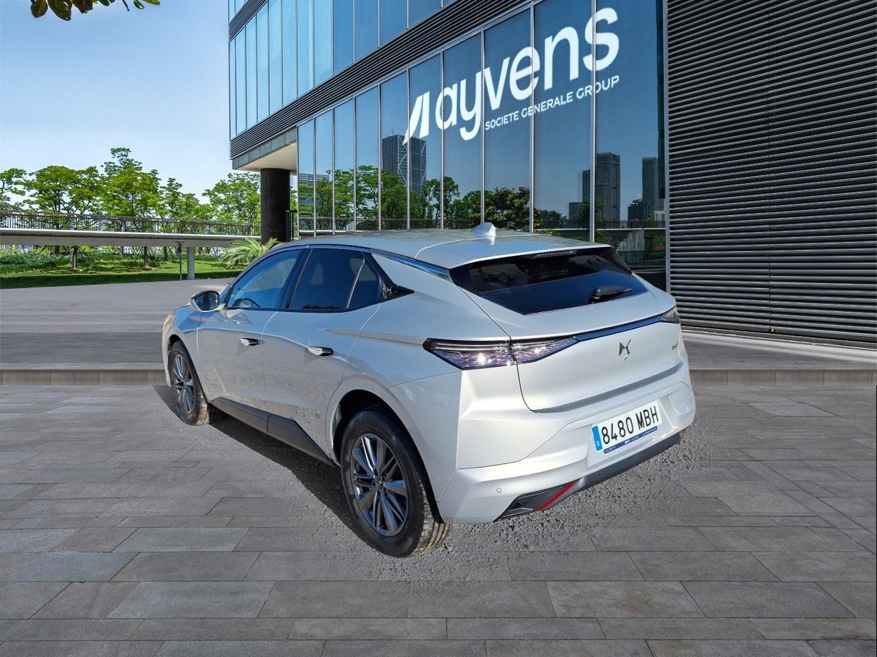 Renting DS DS 4 BlueHDi 130 auto BASTILLE +