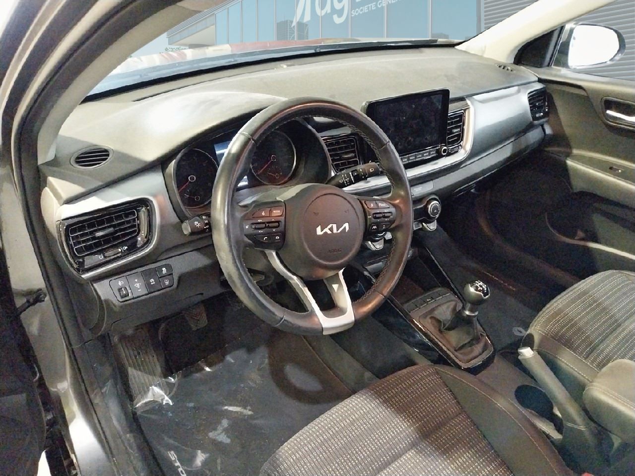 Renting KIA STONIC 1.2 DPi 62kW (84CV) Drive