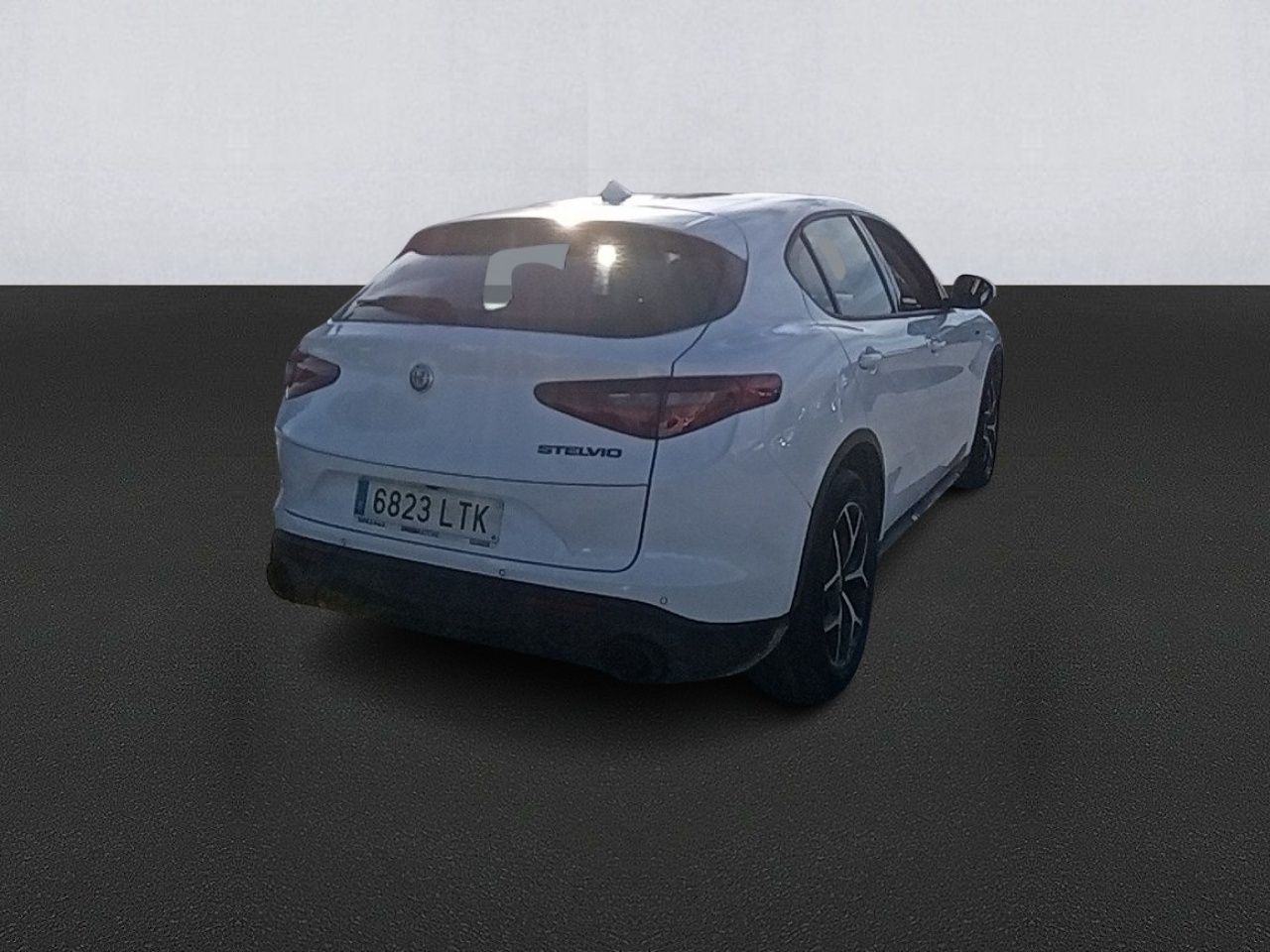 Renting ALFA ROMEO STELVIO 2.2 Diésel 140kW (190CV) Sprint RWD