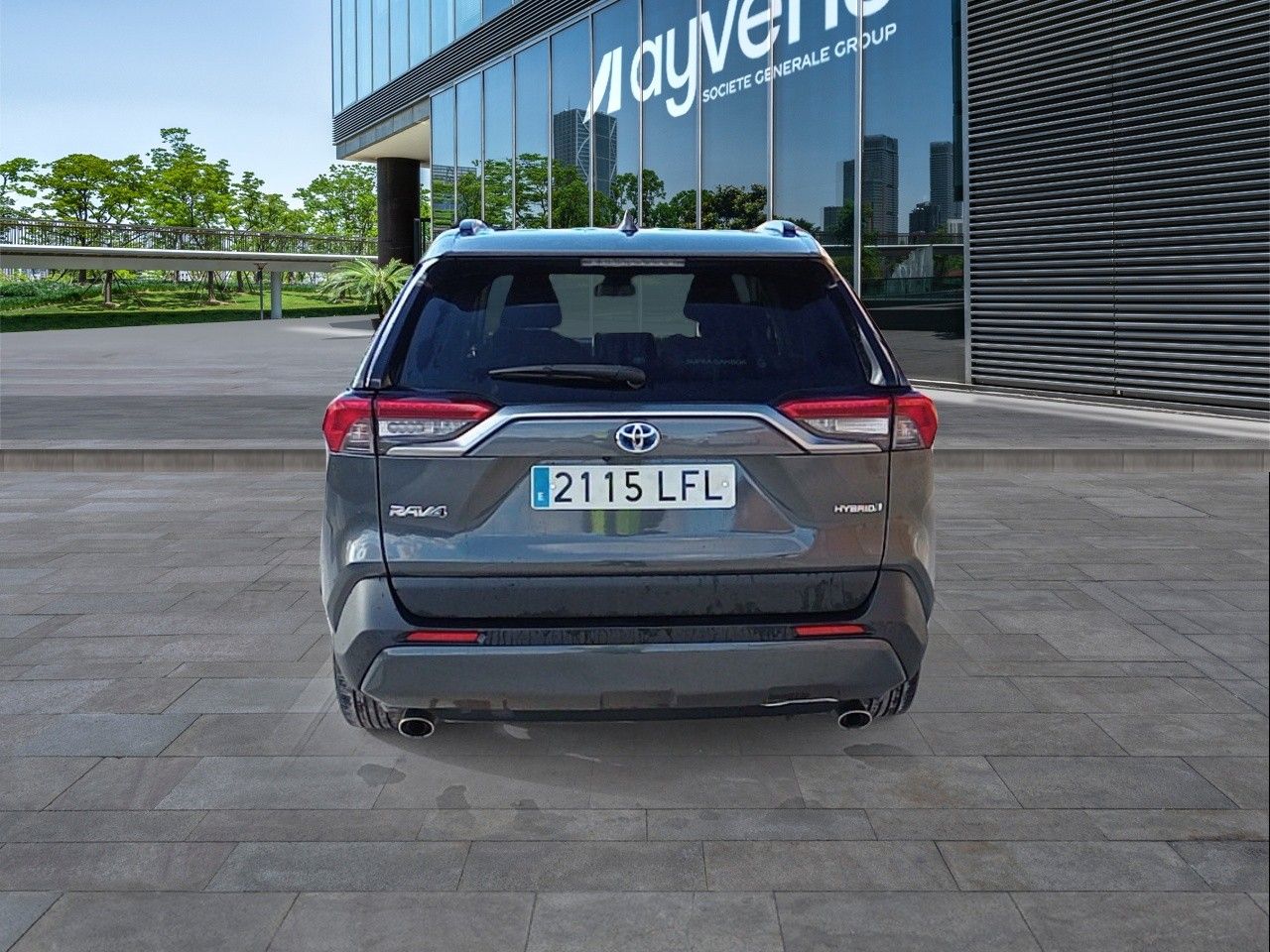 Renting TOYOTA RAV4 2.5l 220H Advance 4WD