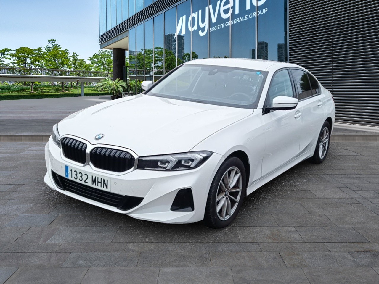 Renting BMW SERIES 3 320i Auto.