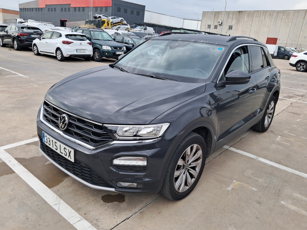 Renting VOLKSWAGEN T-ROC Advance 2.0 TDI 85kW (115CV)