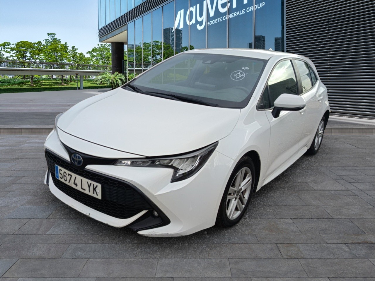 Renting TOYOTA COROLLA 1.8 125H ACTIVE TECH E-CVT