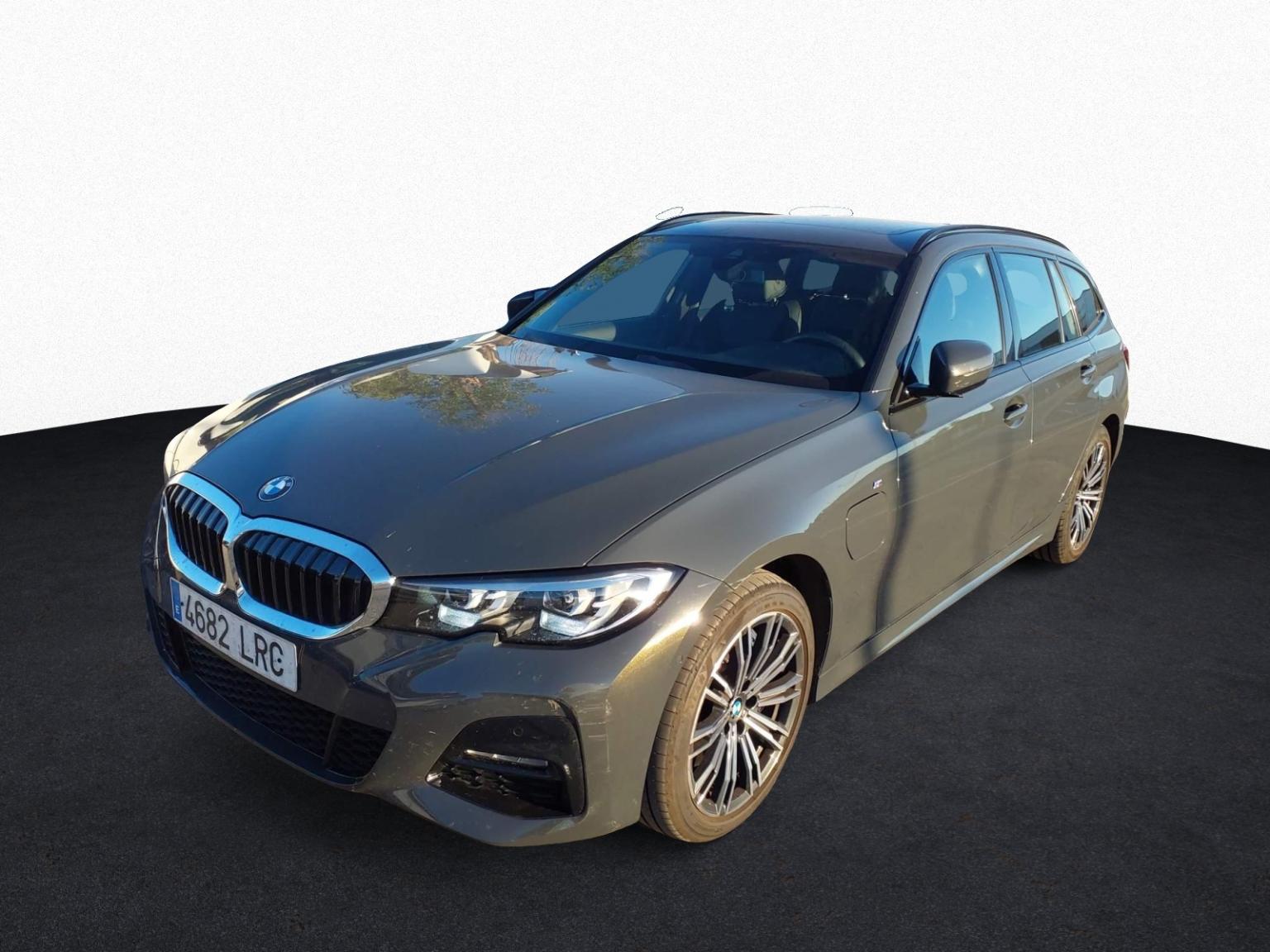 Renting BMW SERIES 3 330e xDrive Touring