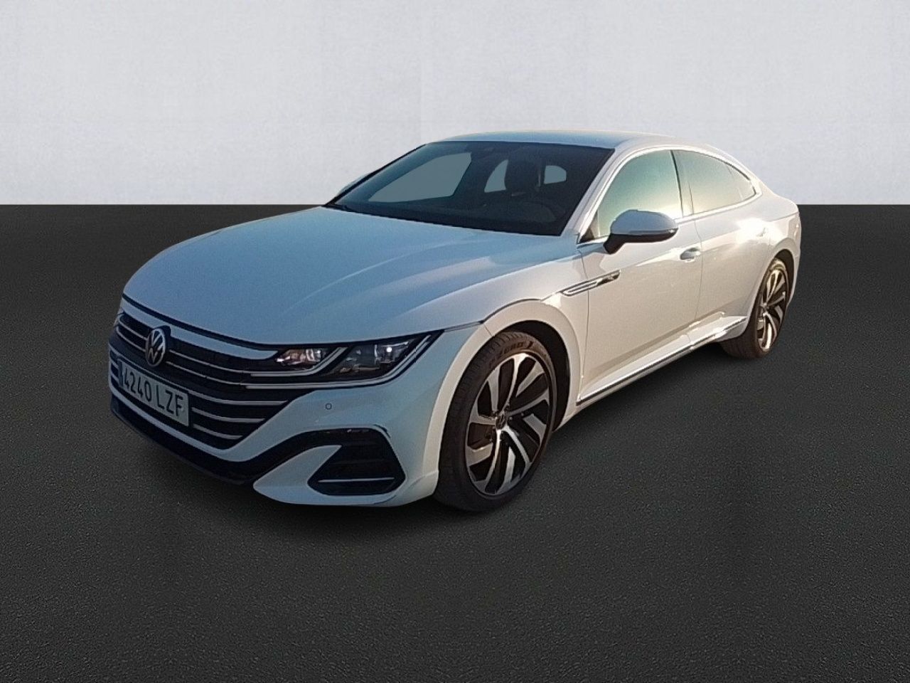 Renting VOLKSWAGEN ARTEON R-Line eHybrid 1.4 TSI 160kW (218CV) DSG