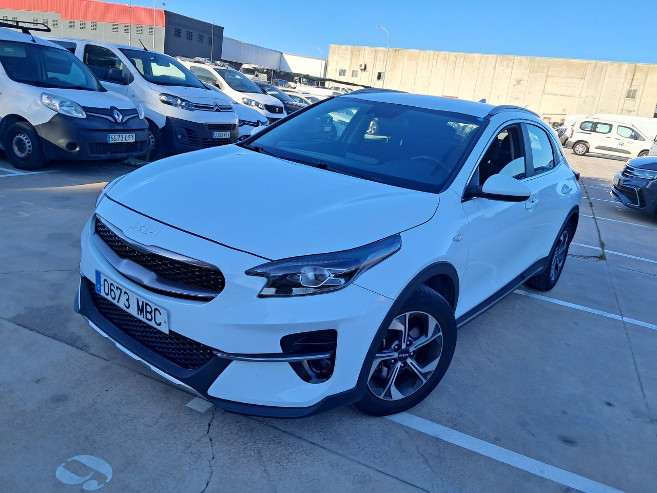Renting KIA XCEED 1.0 T-GDi Drive 88kW (120CV)
