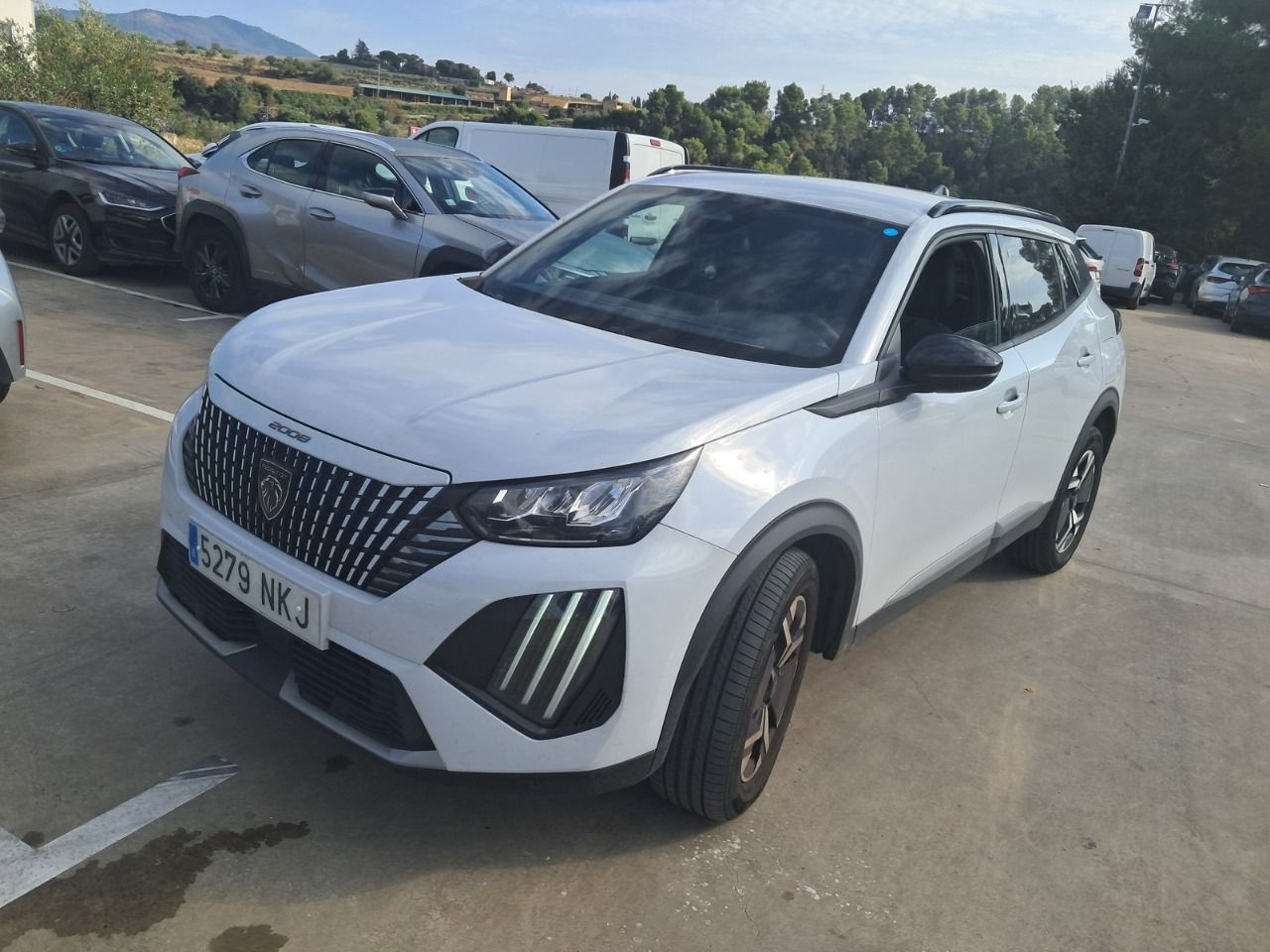 Renting PEUGEOT 2008 N2008 Allure Hybrid 145 eDCS6