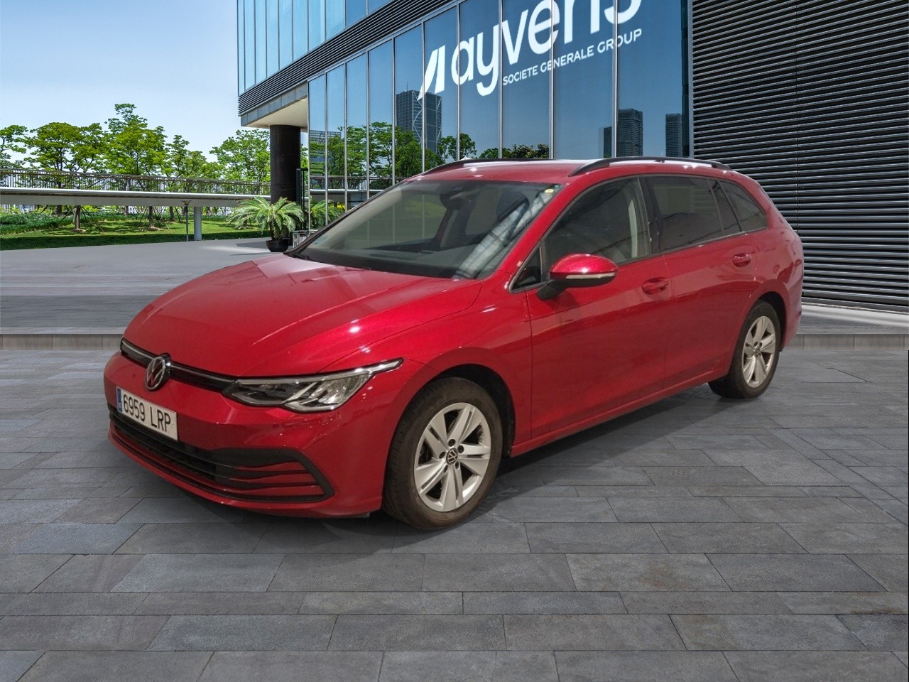 Renting VOLKSWAGEN GOLF Life 2.0 TDI 85kW (115CV) Variant