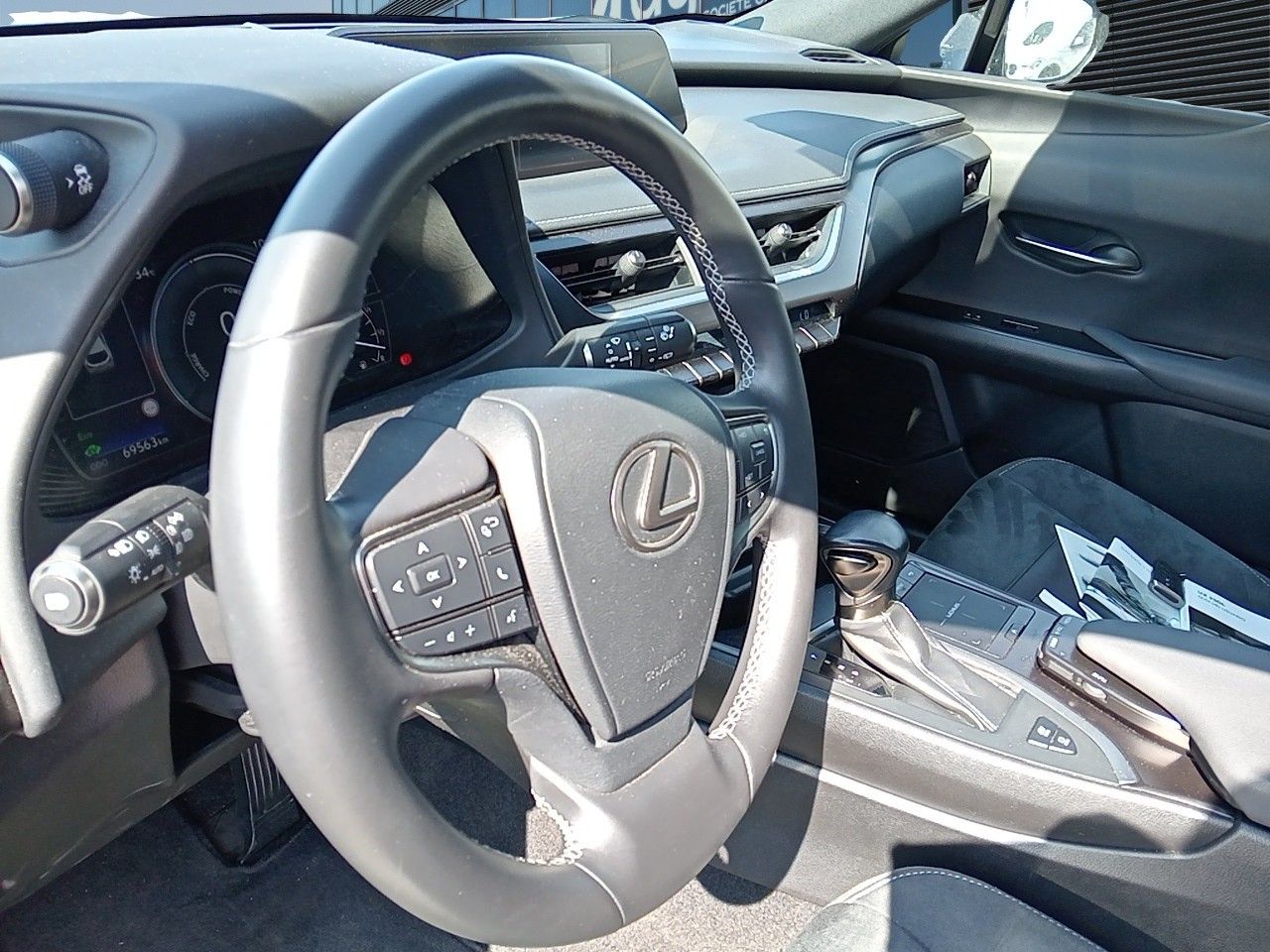 Lexus UX 8470 LZJ, foto 7 de 7, foto real