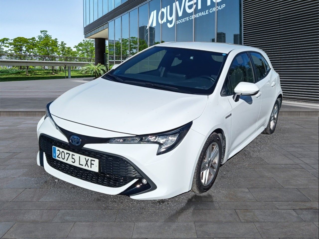 Renting TOYOTA COROLLA 1.8 125H ACTIVE TECH E-CVT