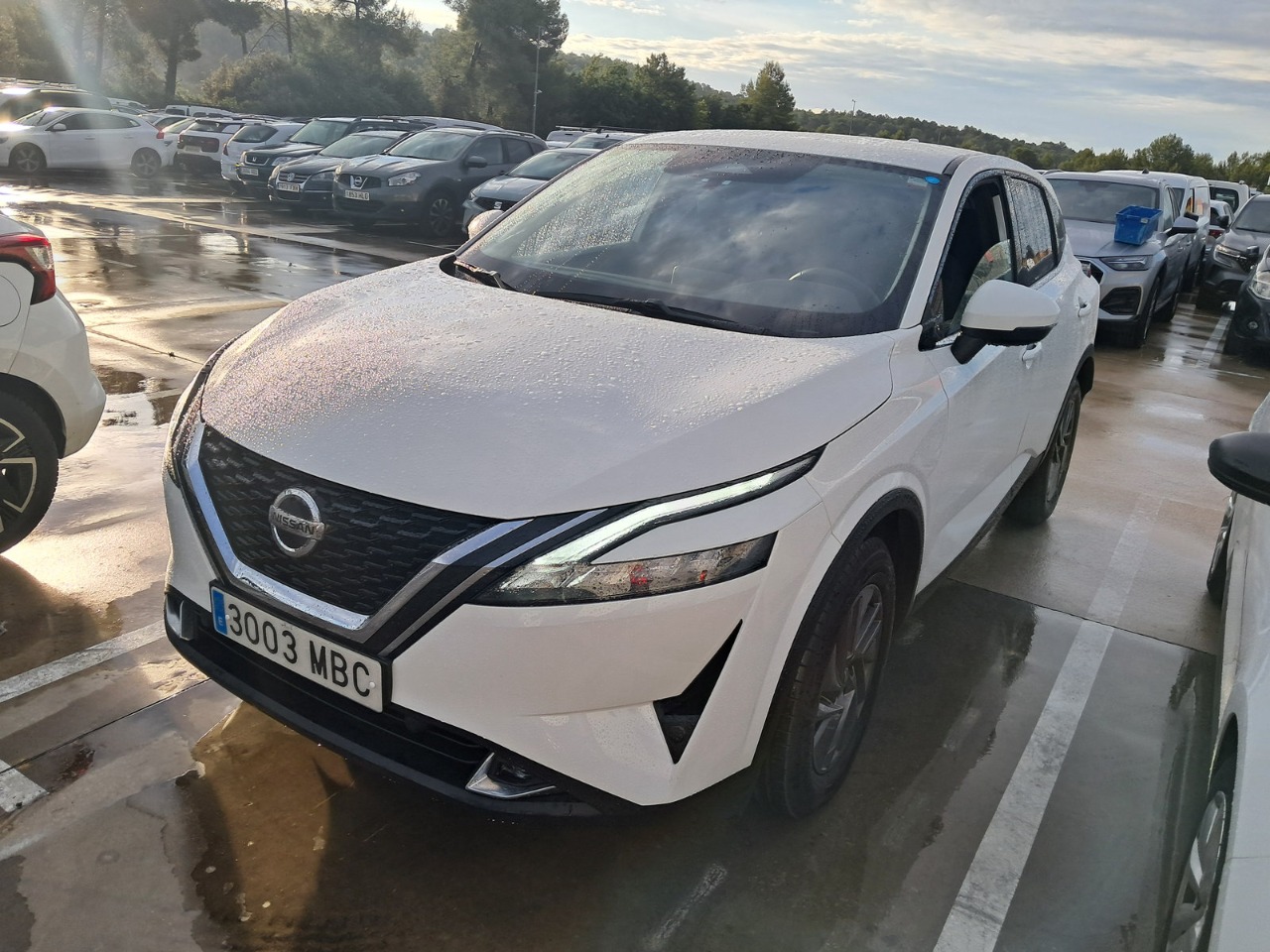 Renting NISSAN QASHQAI DIG-T 103kW (140CV) mHEV 4x2 Acenta