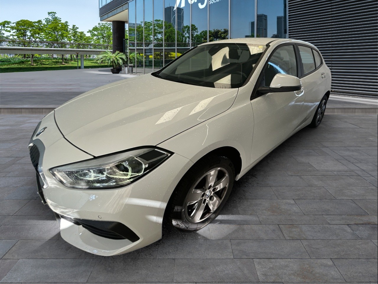 Renting BMW SERIES 1 116d