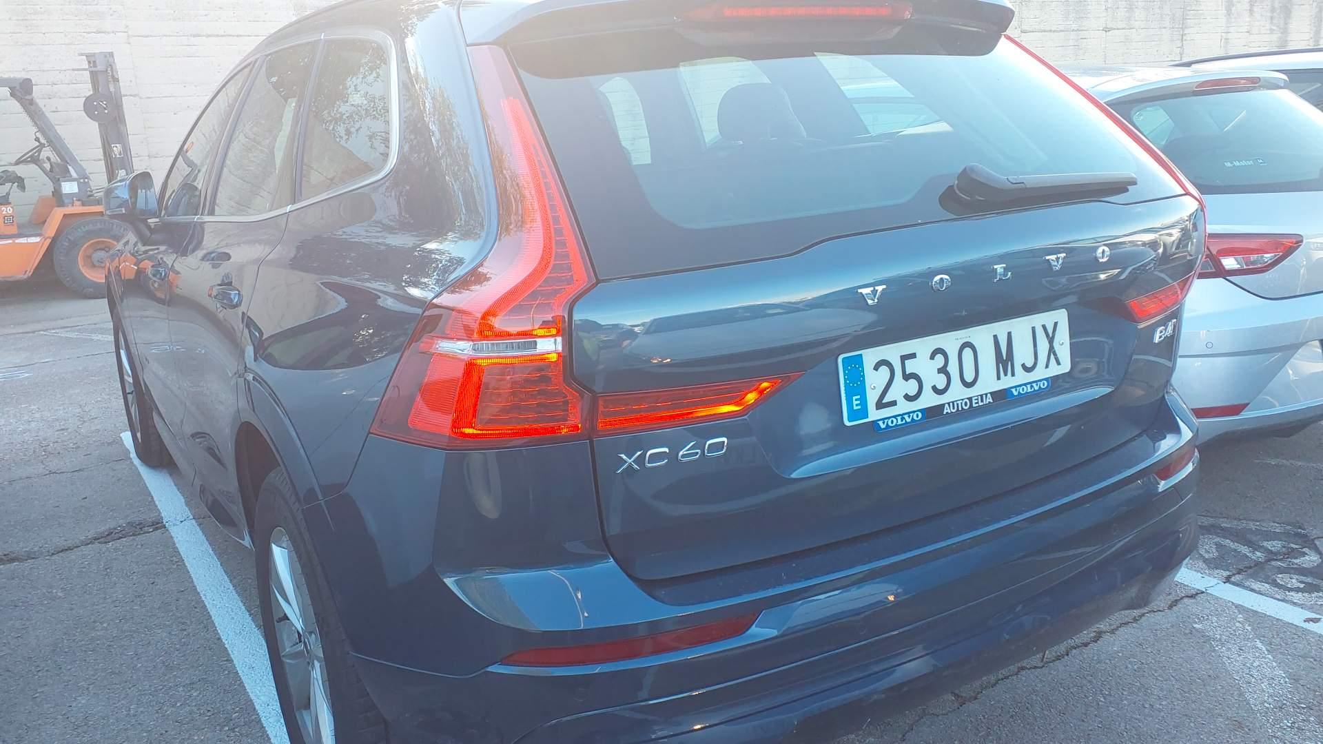 Renting Volvo XC60 2.0 B4 D 2023 · 59.706 km · desde 575 €/mes