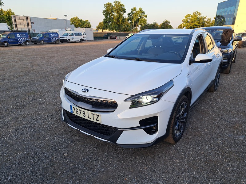 Renting KIA XCEED 1.6 GDi PHEV 104kW (141CV) eTech
